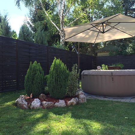 Gunarasi Villa Jacuzzival Dombóvár Екстериор снимка