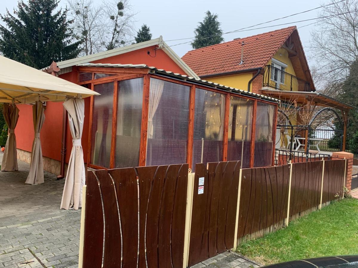 Gunarasi Villa Jacuzzival Dombóvár Екстериор снимка