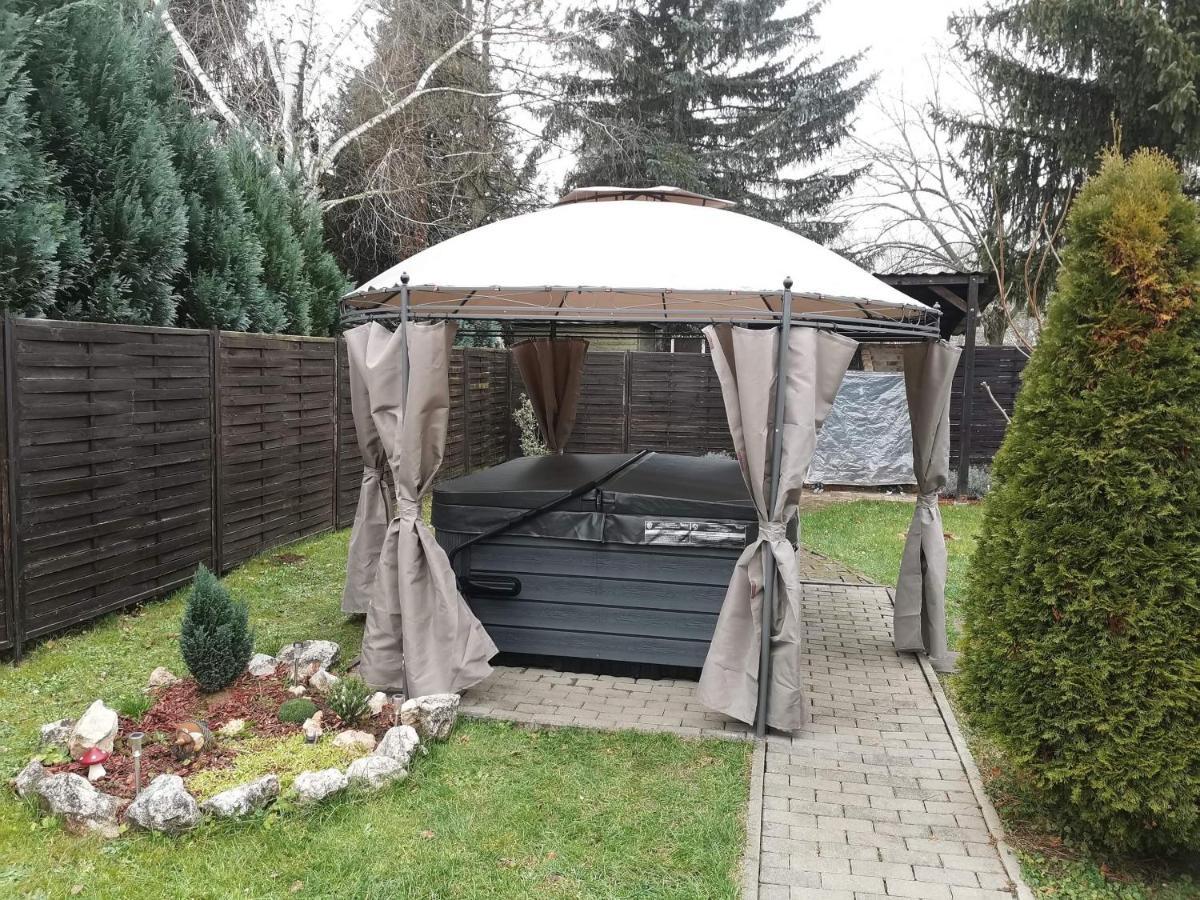 Gunarasi Villa Jacuzzival Dombóvár Екстериор снимка