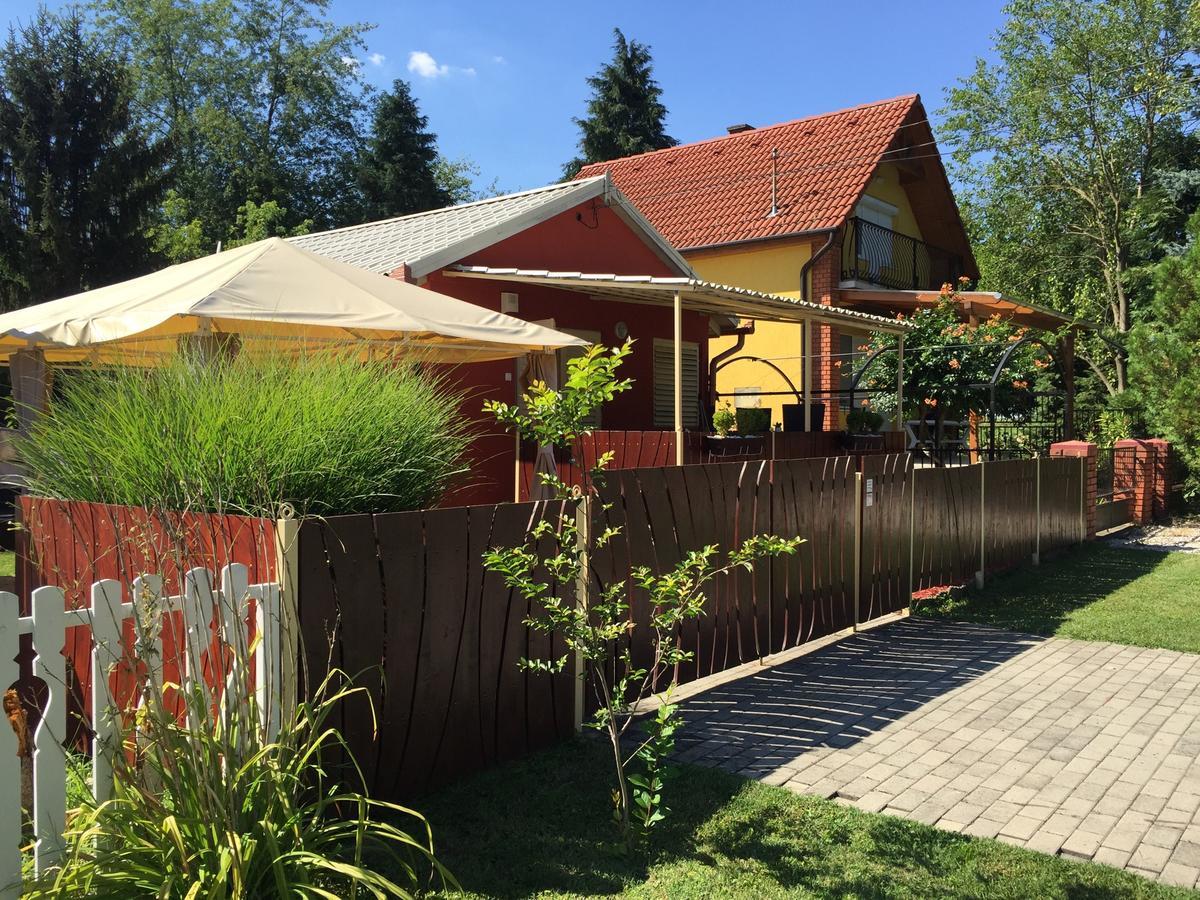 Gunarasi Villa Jacuzzival Dombóvár Екстериор снимка