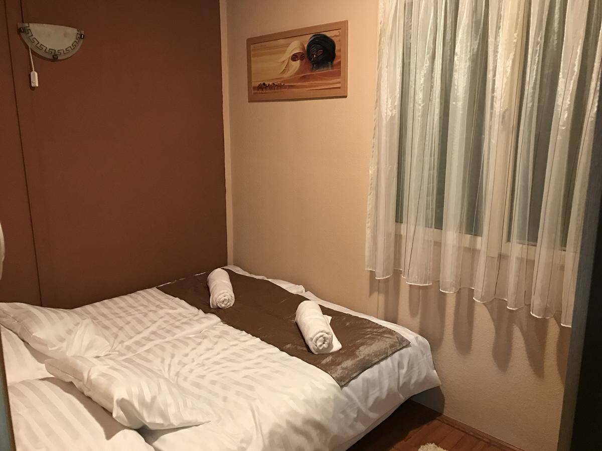 Gunarasi Villa Jacuzzival Dombóvár Екстериор снимка