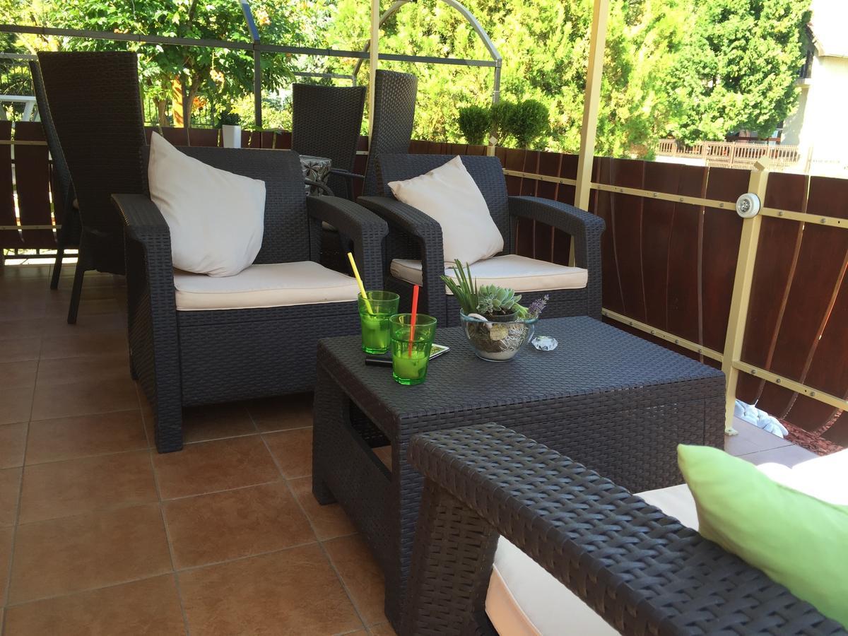 Gunarasi Villa Jacuzzival Dombóvár Екстериор снимка