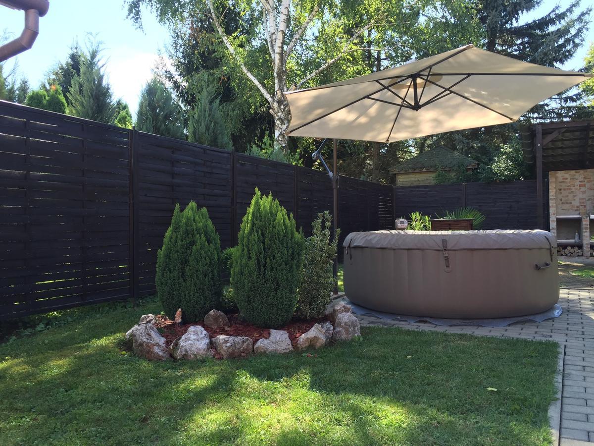 Gunarasi Villa Jacuzzival Dombóvár Екстериор снимка
