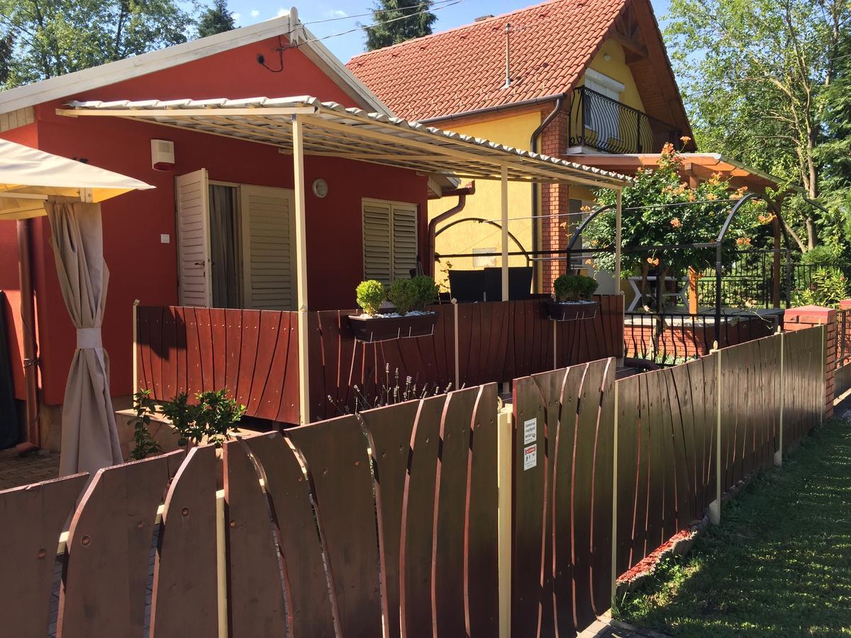 Gunarasi Villa Jacuzzival Dombóvár Екстериор снимка