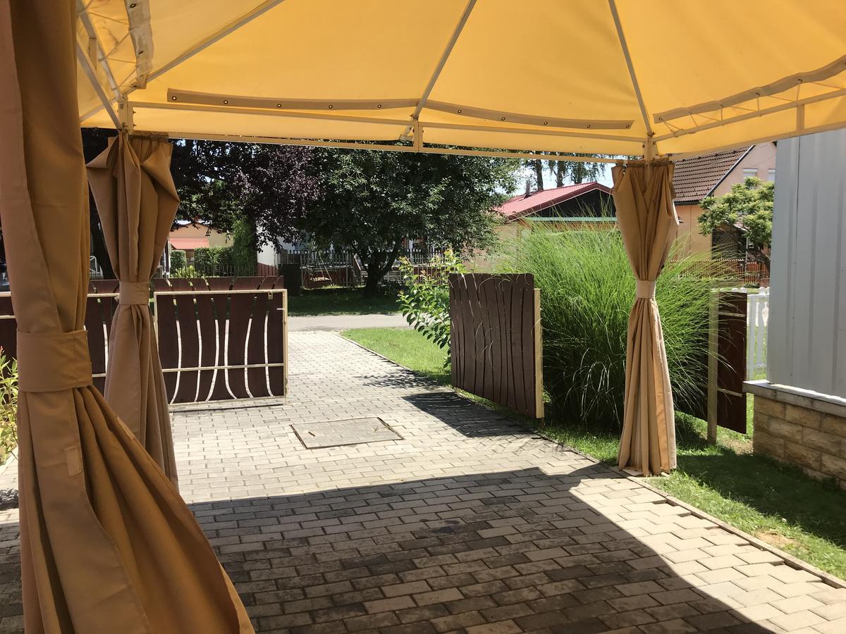 Gunarasi Villa Jacuzzival Dombóvár Екстериор снимка