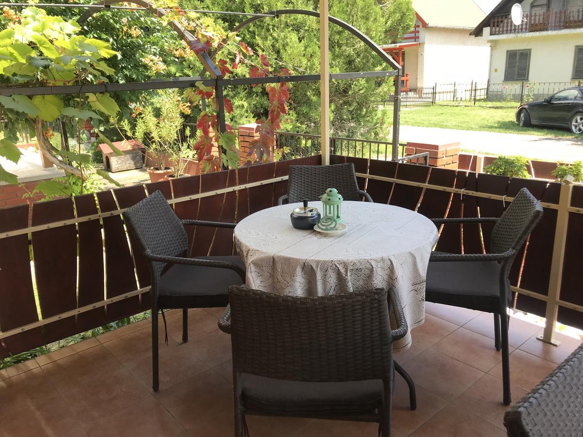 Gunarasi Villa Jacuzzival Dombóvár Екстериор снимка