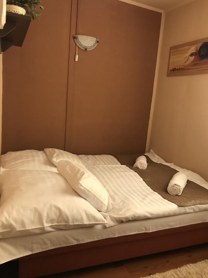 Gunarasi Villa Jacuzzival Dombóvár Екстериор снимка