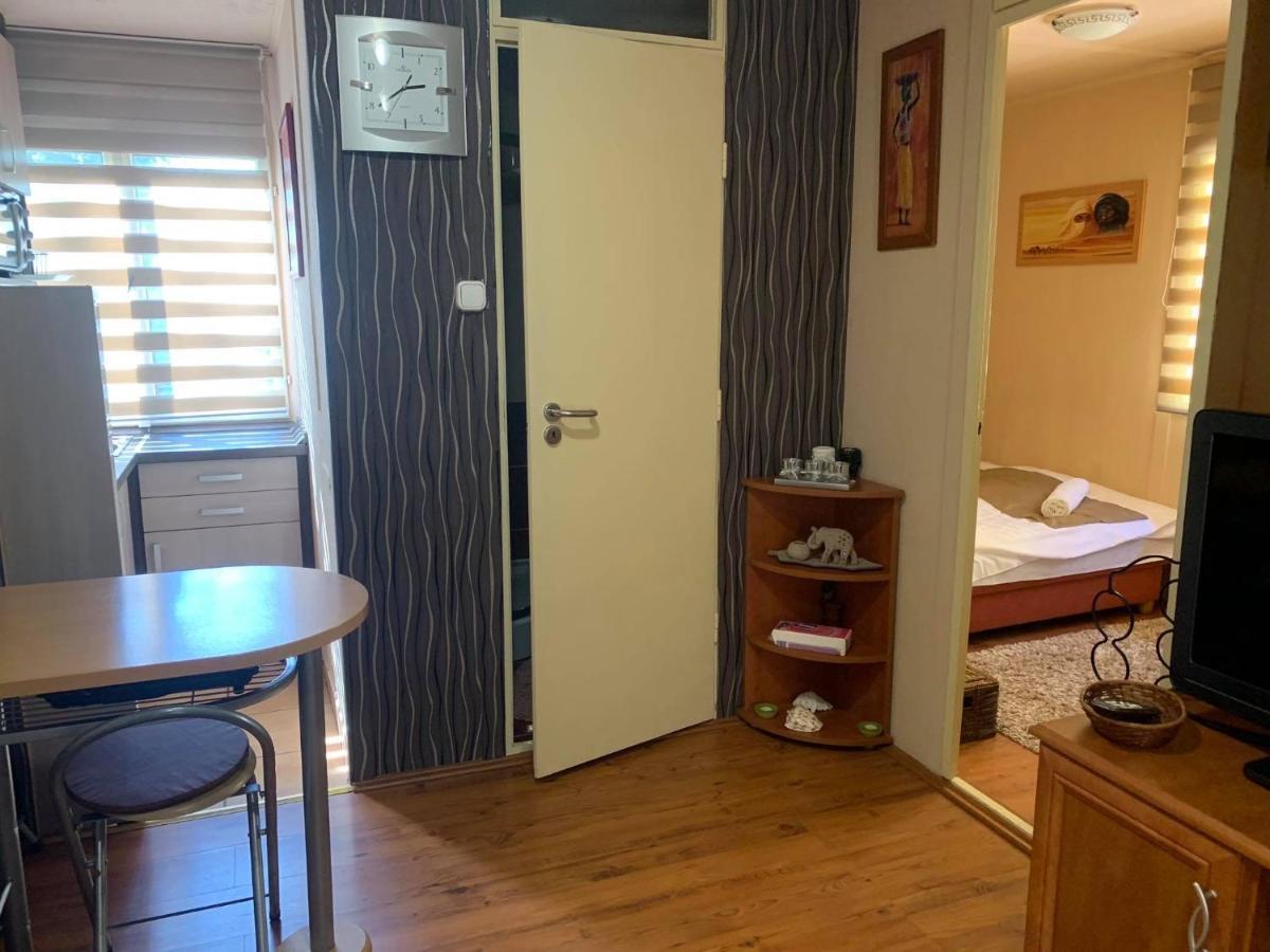 Gunarasi Villa Jacuzzival Dombóvár Екстериор снимка