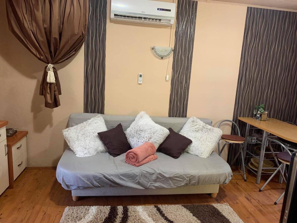 Gunarasi Villa Jacuzzival Dombóvár Екстериор снимка