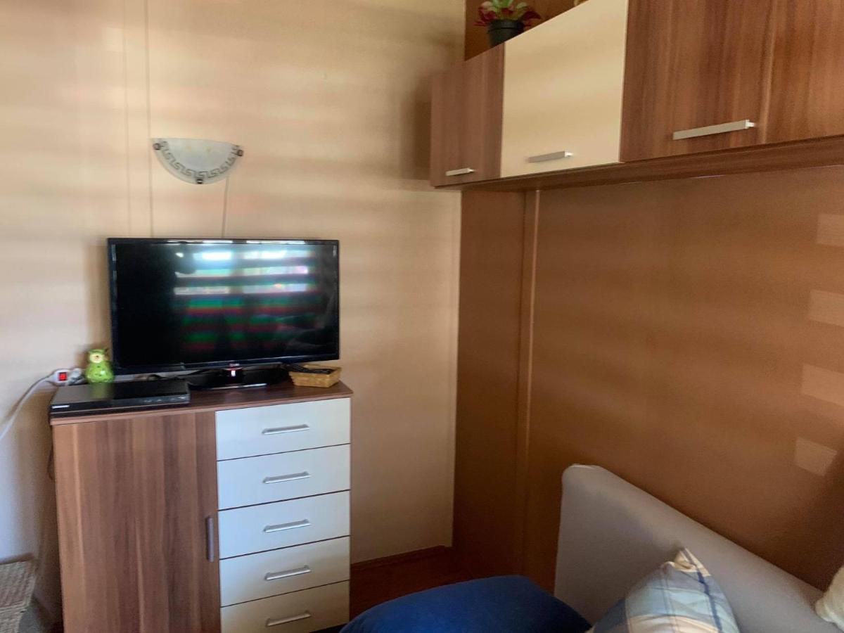 Gunarasi Villa Jacuzzival Dombóvár Екстериор снимка