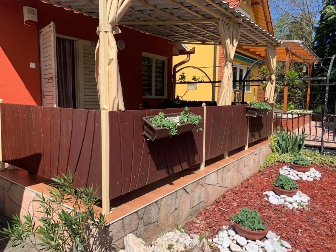 Gunarasi Villa Jacuzzival Dombóvár Екстериор снимка