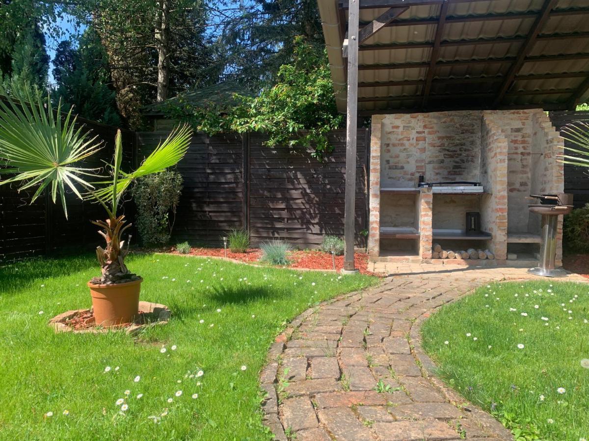 Gunarasi Villa Jacuzzival Dombóvár Екстериор снимка