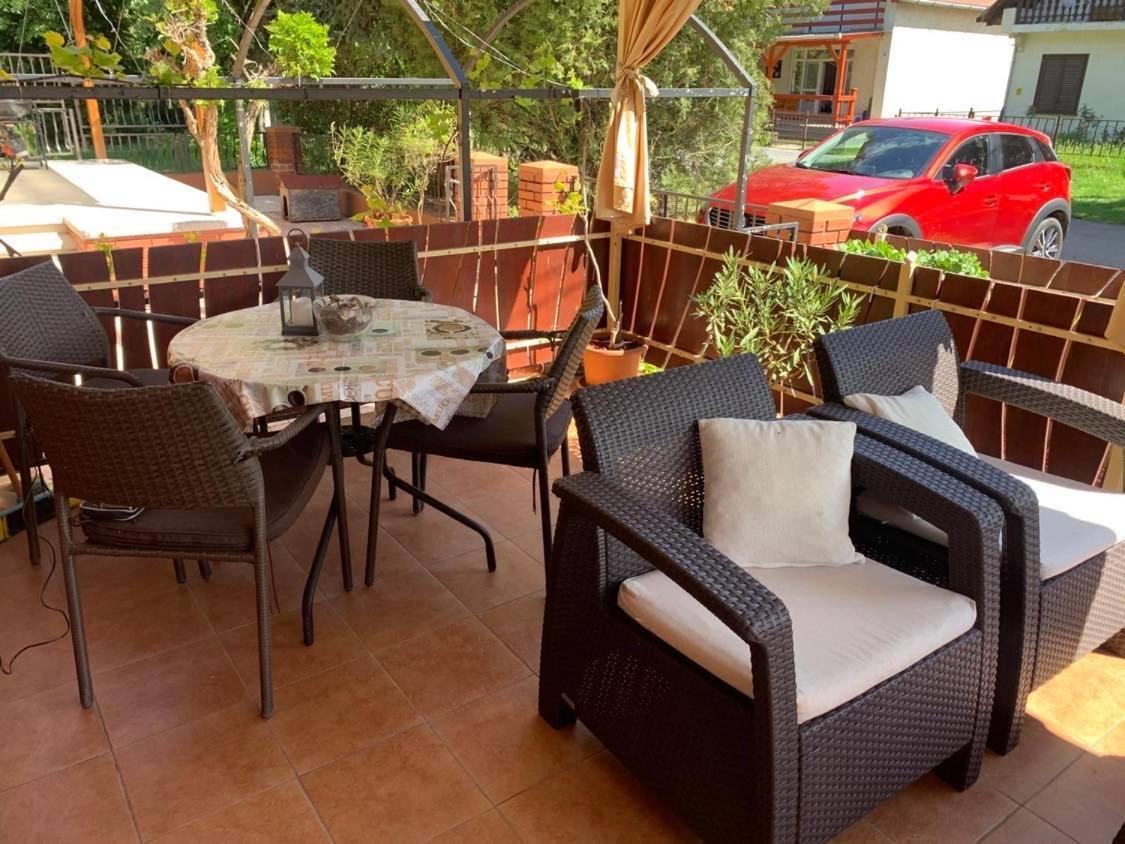 Gunarasi Villa Jacuzzival Dombóvár Екстериор снимка