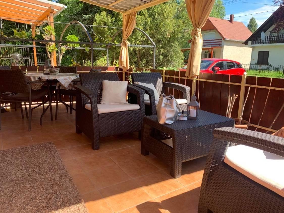 Gunarasi Villa Jacuzzival Dombóvár Екстериор снимка